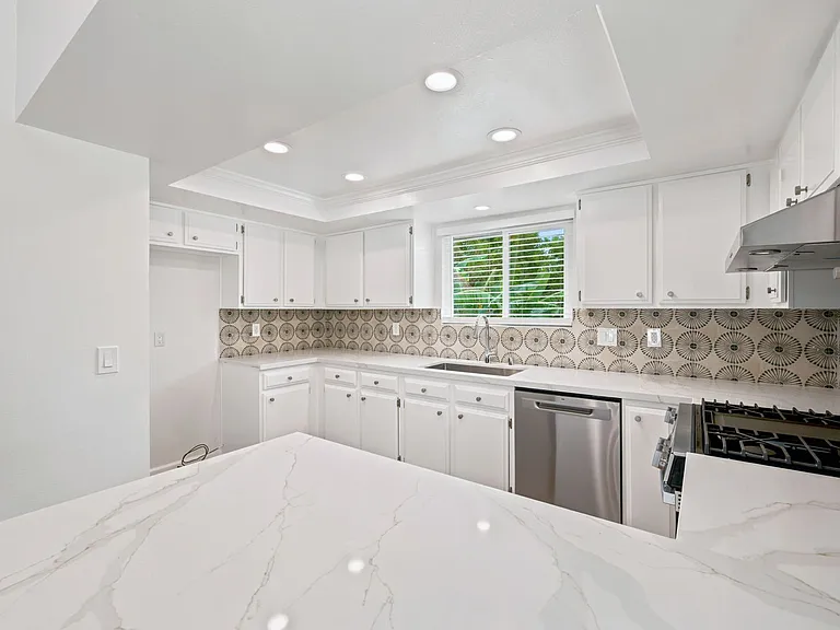 2222 Pacific Ave — Photo 4