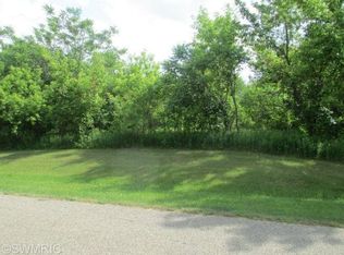 1434 Meadow Ln, Hillsdale, MI 49242