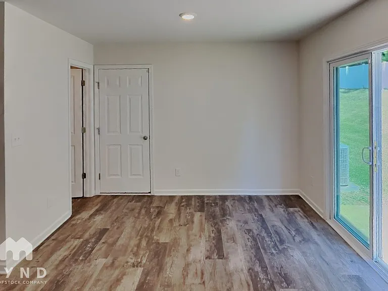 1025 Jaxson Terry Ln — Photo 8