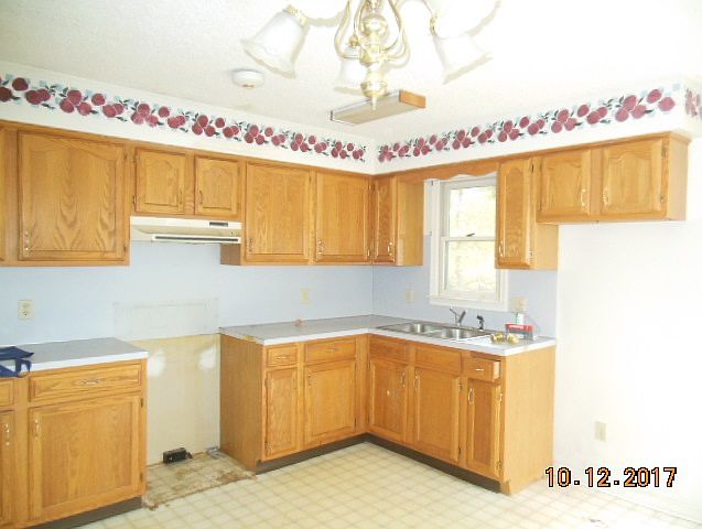 2nd image of 206 17th St