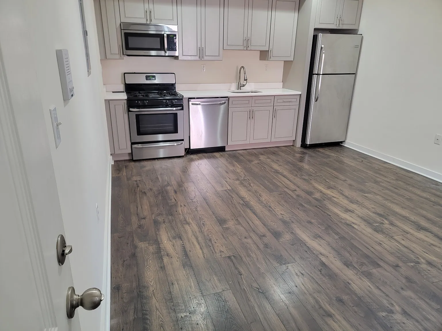 1 bed, 720 sqft, $1,525 — Photo 1