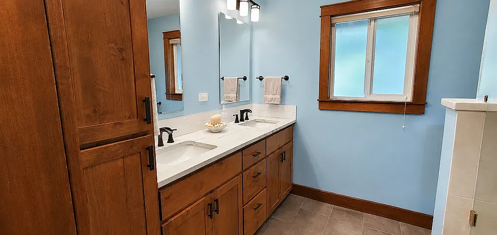 5 bed, $4,650 — Photo 1