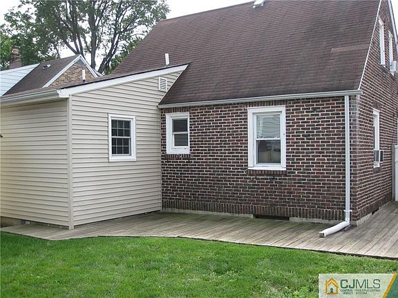 4th image of 220 N Park Dr