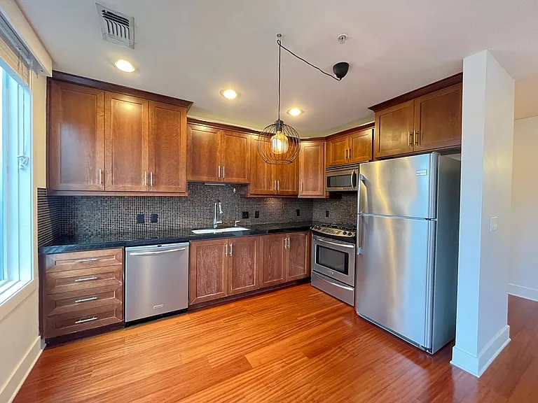 838 SE 38th Ave #302 — Photo 11