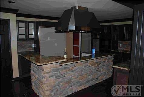 2nd image of 892 Lakemont Dr