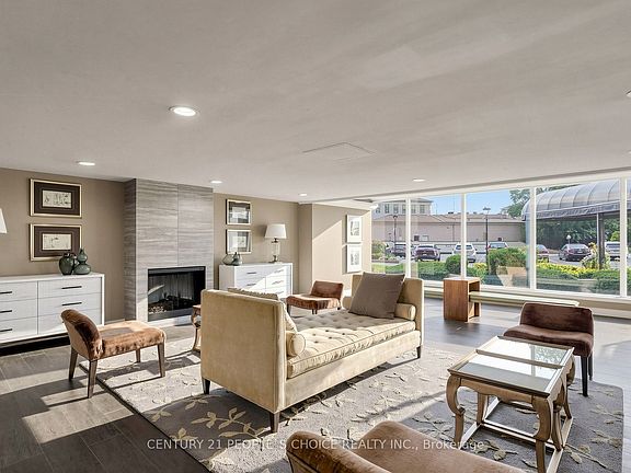 5th image of 7811 Yonge St #310
