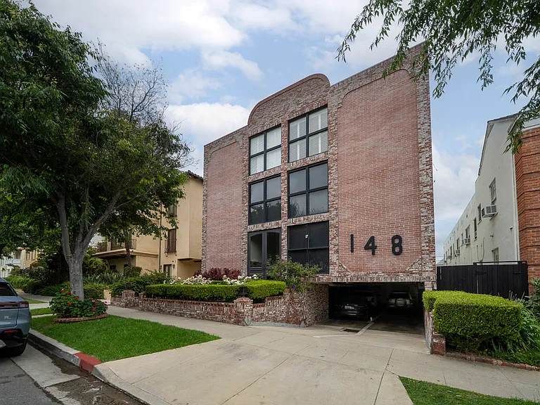 148 S Reeves Dr #4 — Photo 3