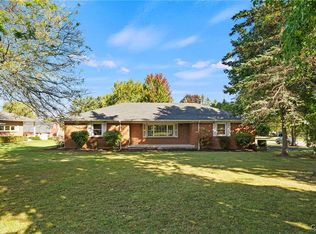 130 Pleasant View Dr, Lancaster, NY 14086