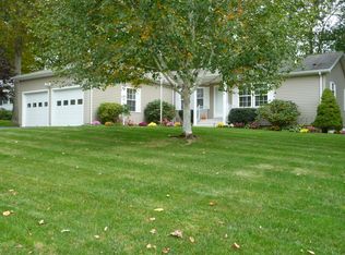 8 Heather Brook Rd, Uncasville, CT 06382