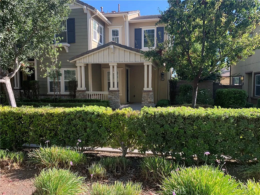 4 bed, 2065 sqft, $3,600 — Photo 1