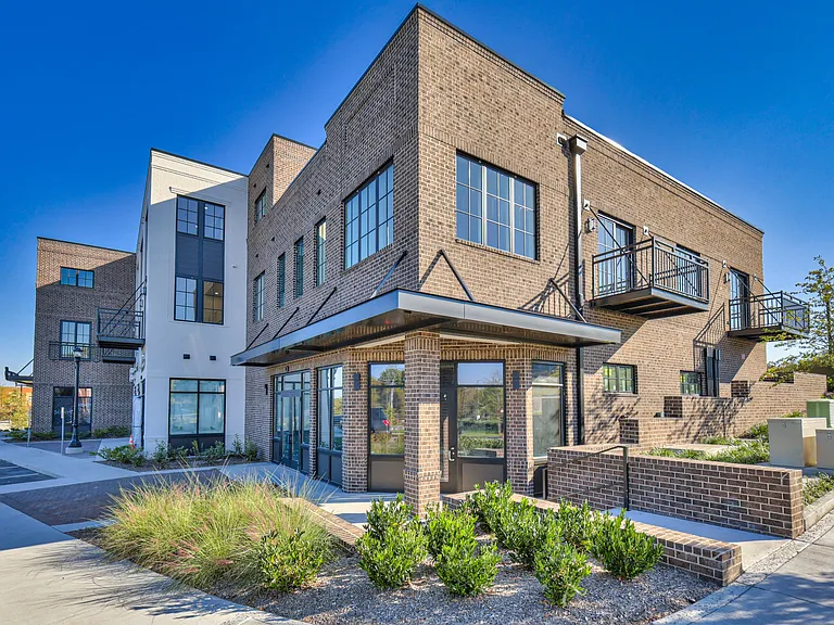 1025 Southwalk Dr — Photo 5