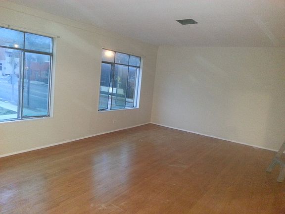 4th image of 403 S 1st Ave