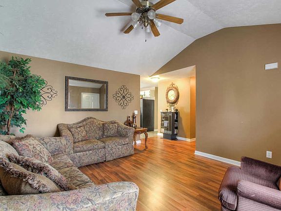 5th image of 124 Kelsie Dr