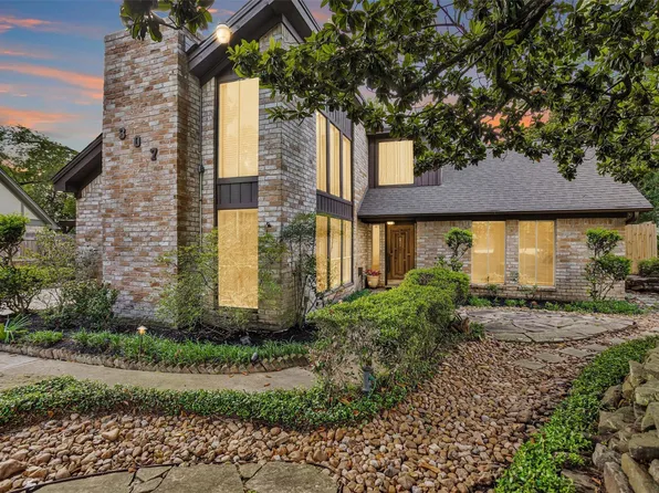 307 Prince Of Wales St, Conroe, TX 77304