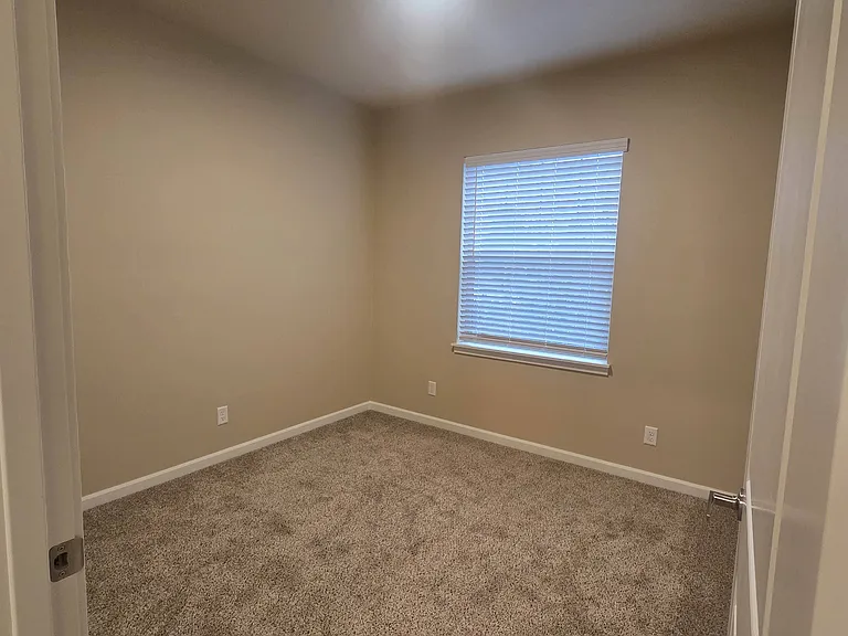 5661-5663 Woodside Dr SE — Photo 14