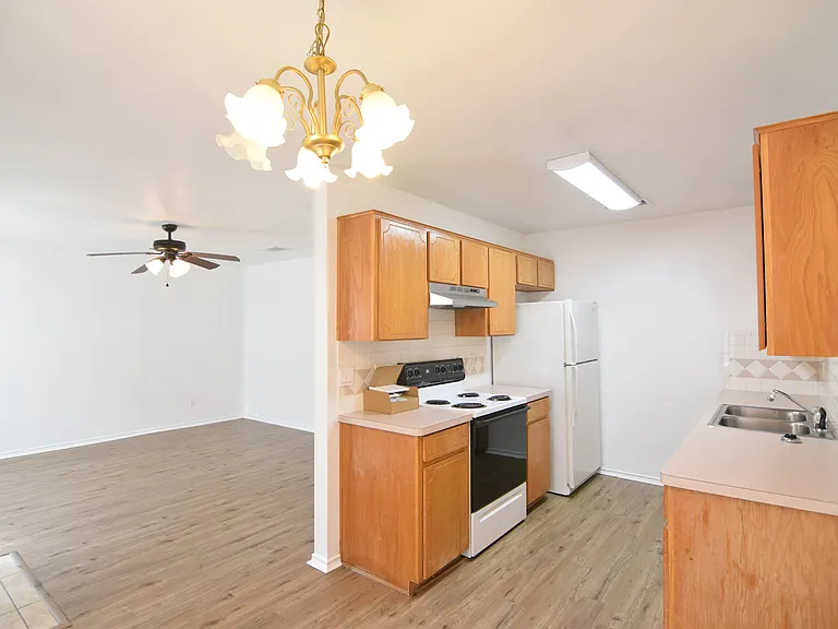 3403 Toledo Dr — Photo 4