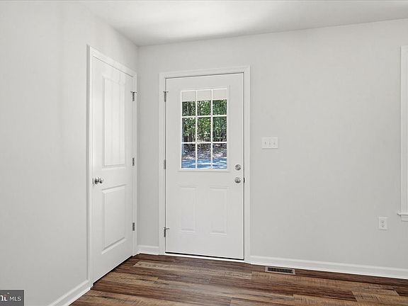 4th image of 302 Pheasant Dr