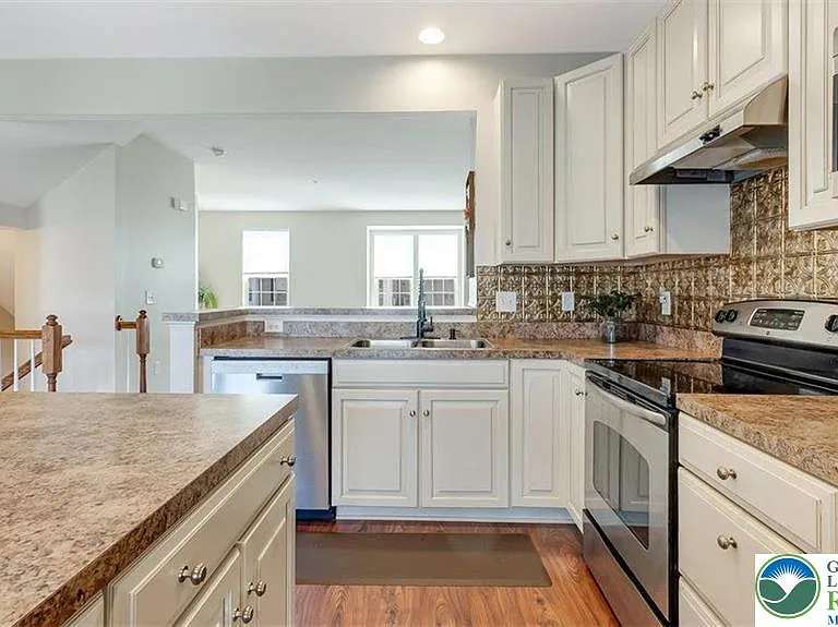 10 White Rose Ln — Photo 18