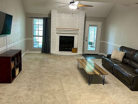5th image of 807 Hardy Ave