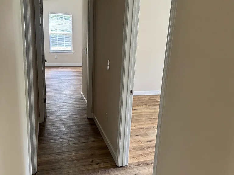 5 S Heathrow Dr NW — Photo 6