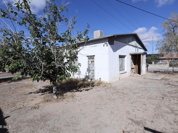 101 S 4th St, Anthony, TX 79821