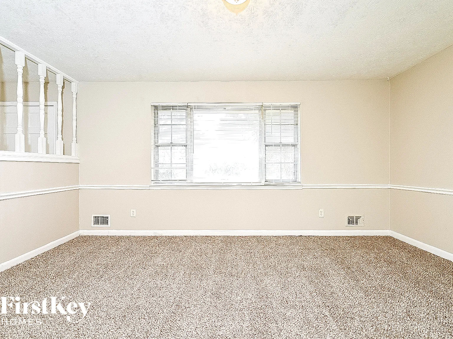 3 bed, 2.0 bath, 1330 sqft, $2,005 — Photo 2
