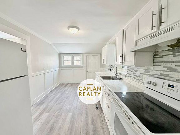 5th image of 391 Huntington St