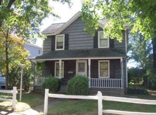 18 Lambert St, Roslyn Heights, NY 11577