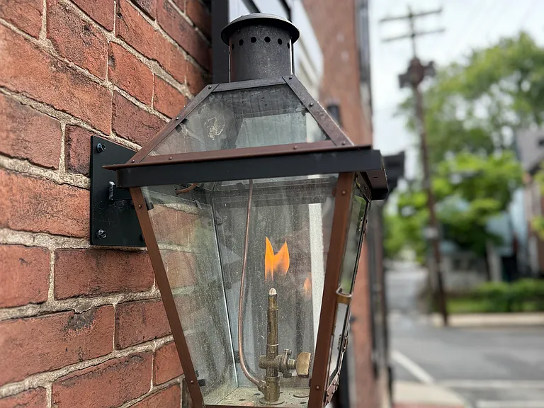 Gas lamps