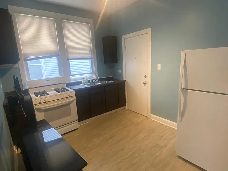 4848 S Honore St #1F — Photo 9