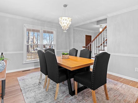 5th image of 417 Caprice Gardens Ct