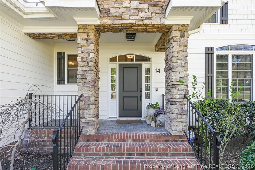 4 bed, 2.5 bath, 2909 sqft, $2,450 — Photo 3