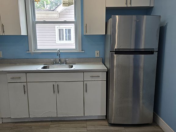2nd image of 164 Montgomery Ave Floor 2