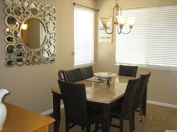 4th image of 60 Wisteria Ln