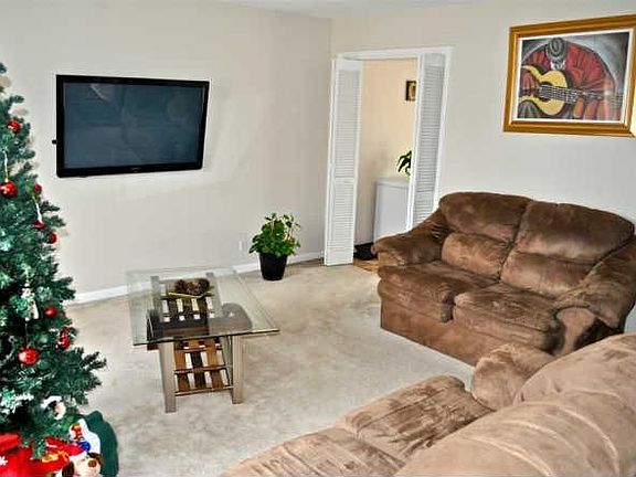 4th image of 1519 S Freestone Dr