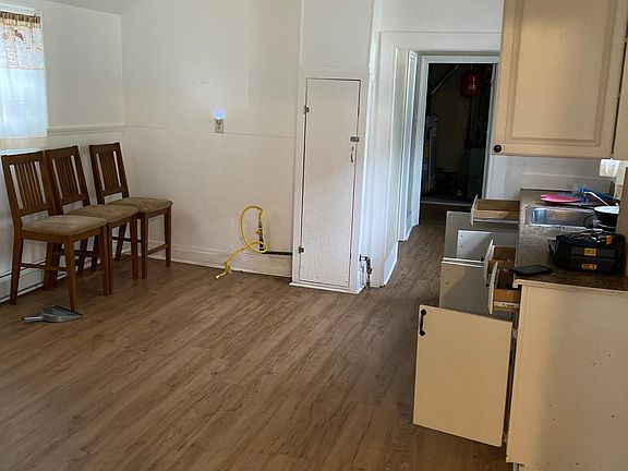 4th image of 37 Clay St