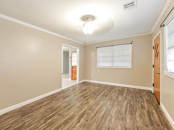 3rd image of 208 Bellaire Dr
