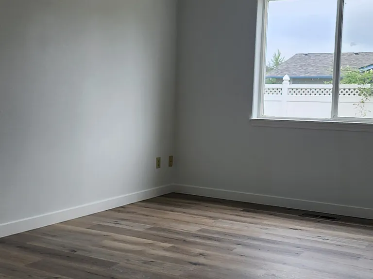 405 Cindy Ln — Photo 10