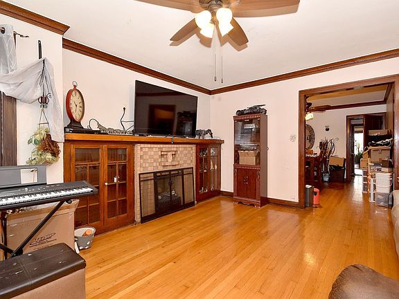 4th image of 2326 N McVicker Ave