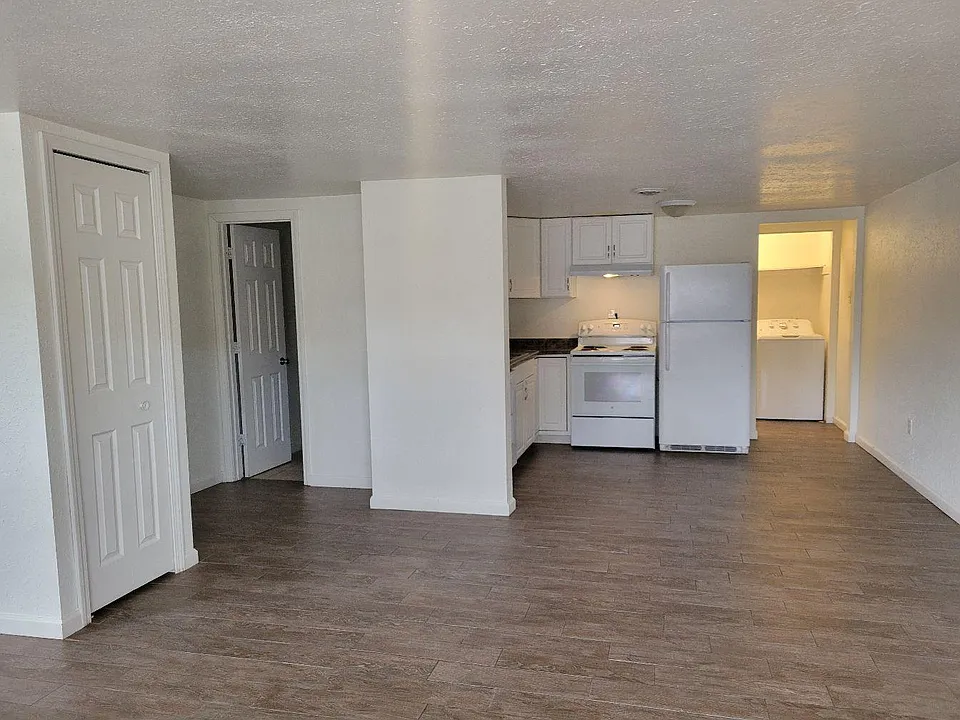 1906 Deming Dr #3