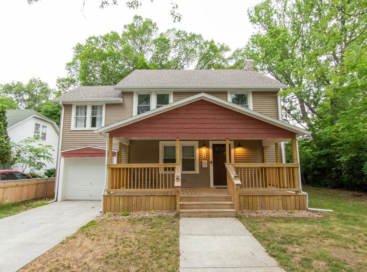 109 S Russell Ave — Photo 1