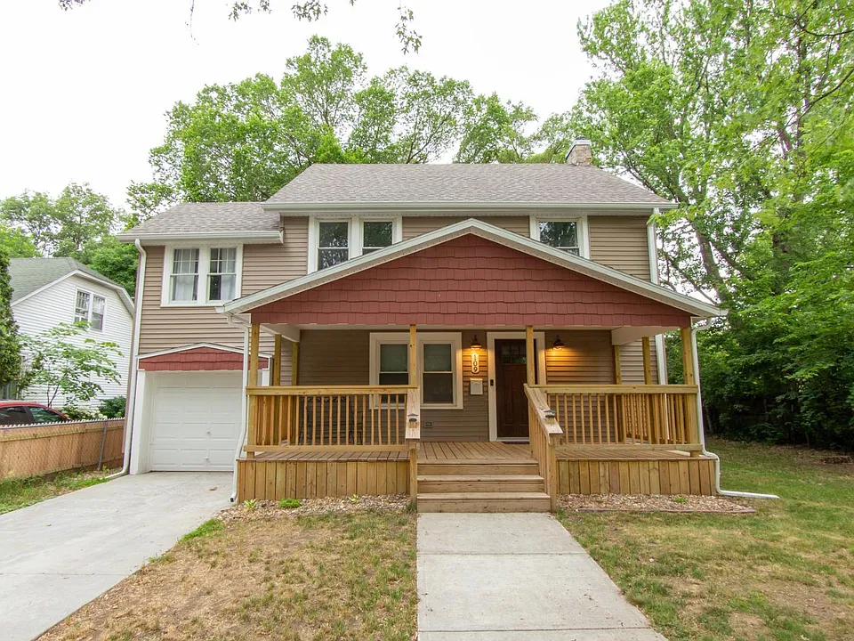 109 S Russell Ave