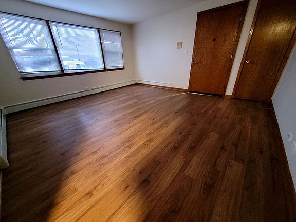 4th image of 50 W Conti Pkwy #1C