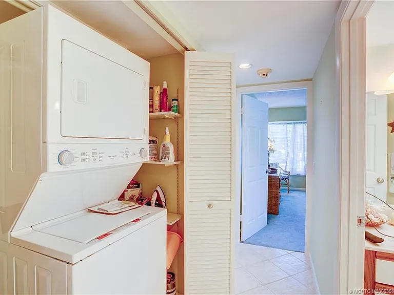 233 NE Edgewater Dr #204 — Photo 12