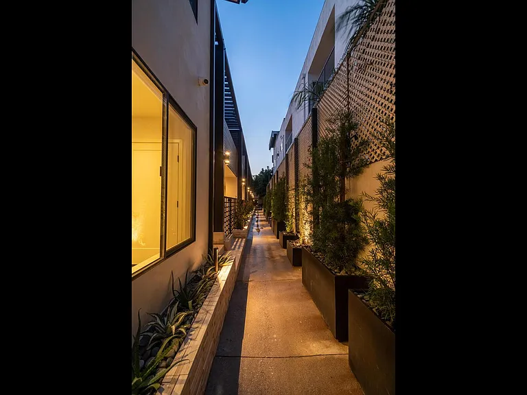 1262 N Sweetzer Ave #105 — Photo 6