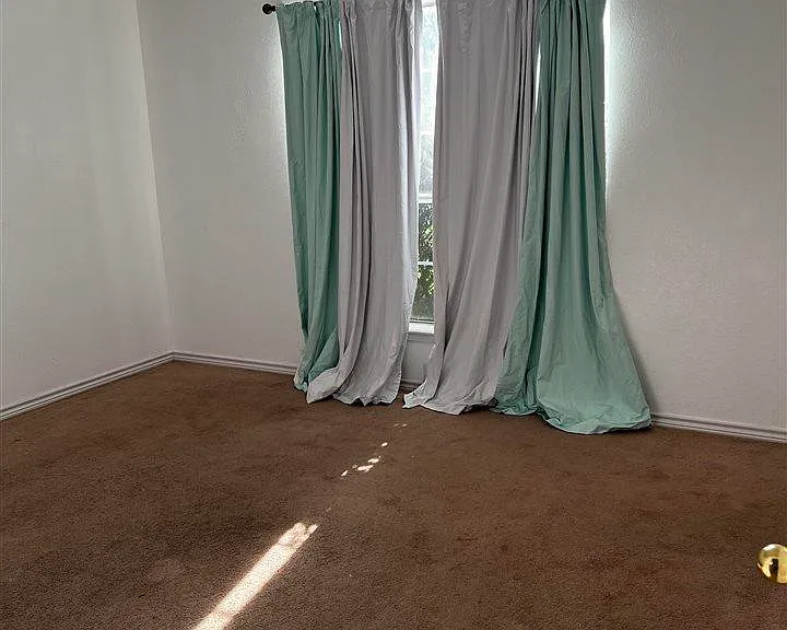 902 Sugarbush Ln — Photo 10