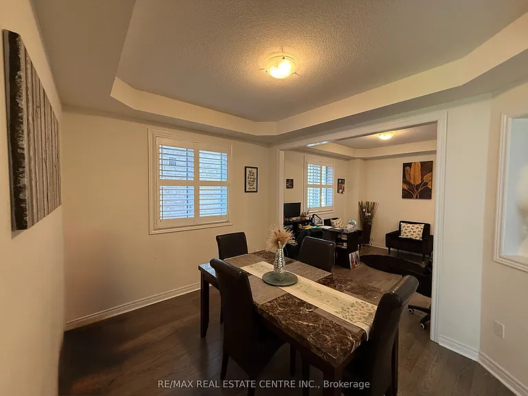 499 Thompson St — Photo 5