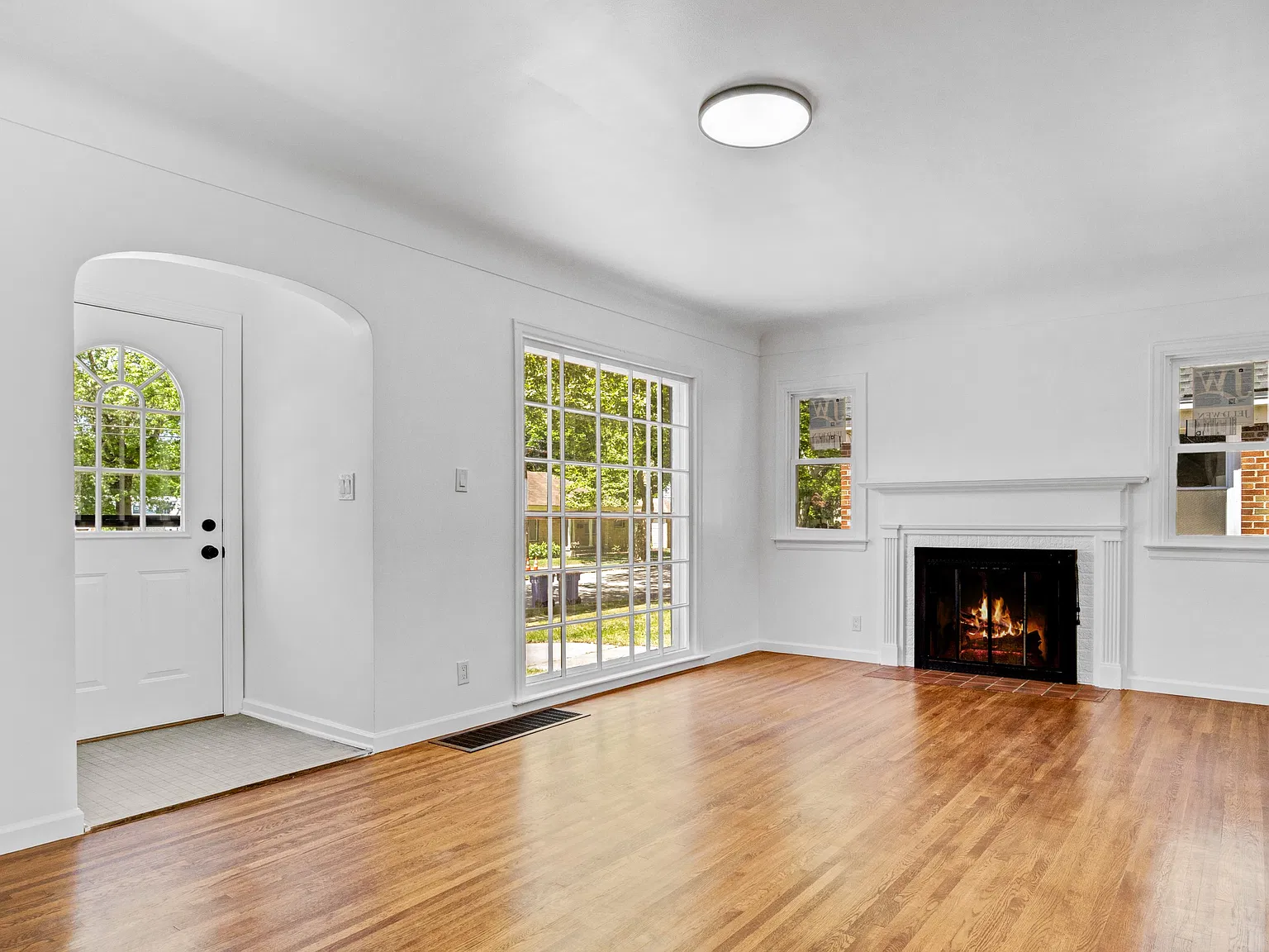 3 bed, 1908 sqft, $2,400 — Photo 2