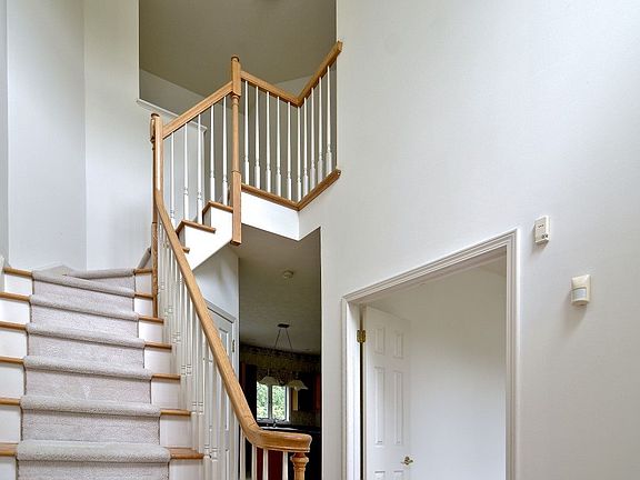 3rd image of 728 Sachem Cir