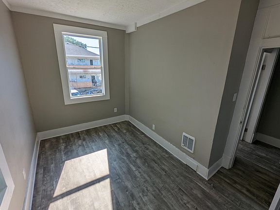 4th image of 209 N Randolph St #209